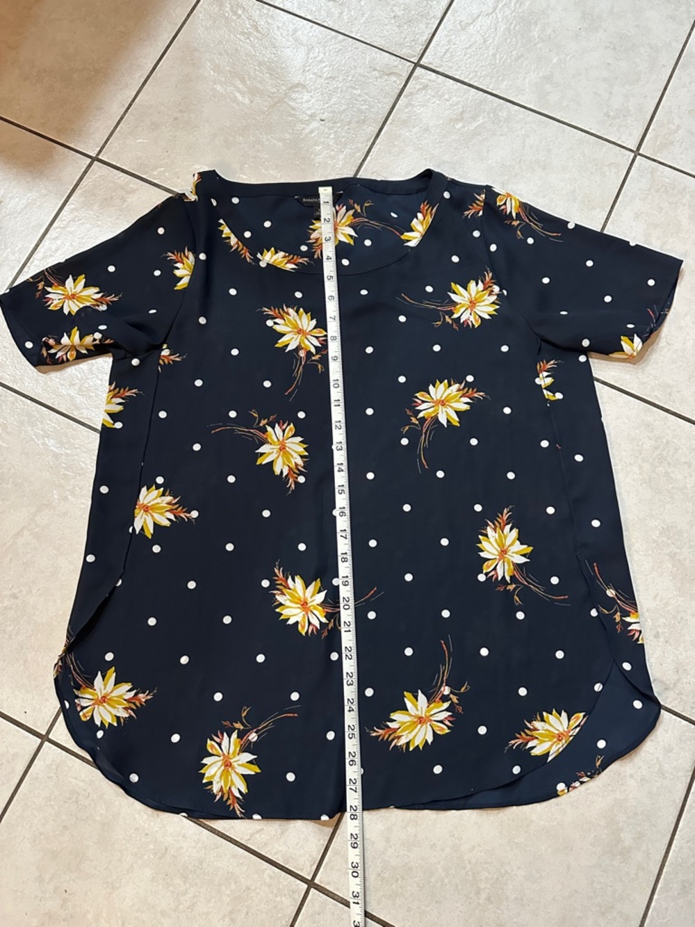 Banana Republic Navy Floral & Polka Dot Sheer Short Sleeve Top Sz L - Picture 8 of 8